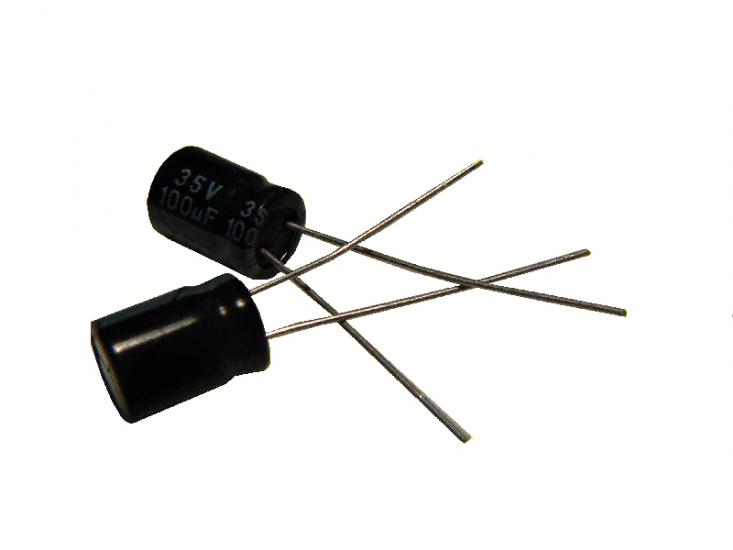 kondenzátor 100uF/35V 105°C