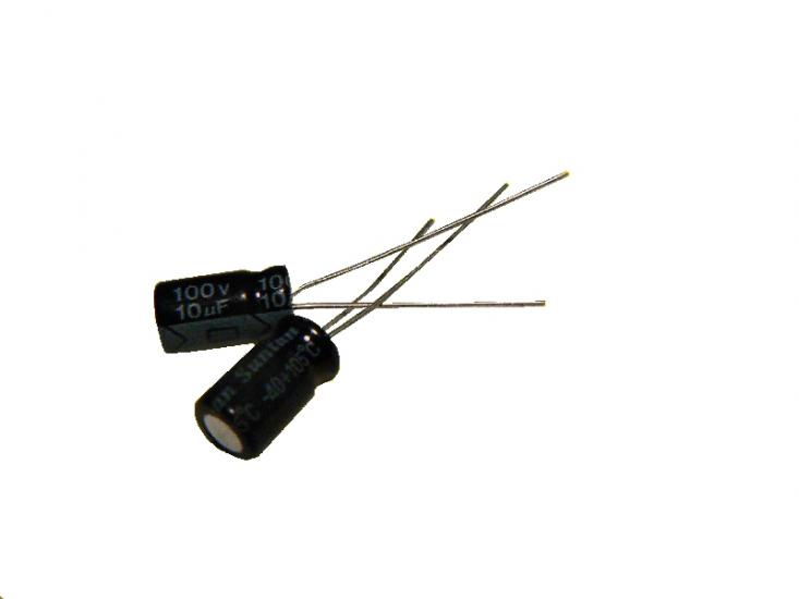 kondenzátor 10uF/100V 105°C