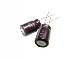 kondenzátor 4,7uF/450V 105°C