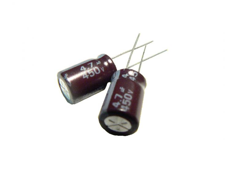 kondenzátor 4,7uF/450V 105°C