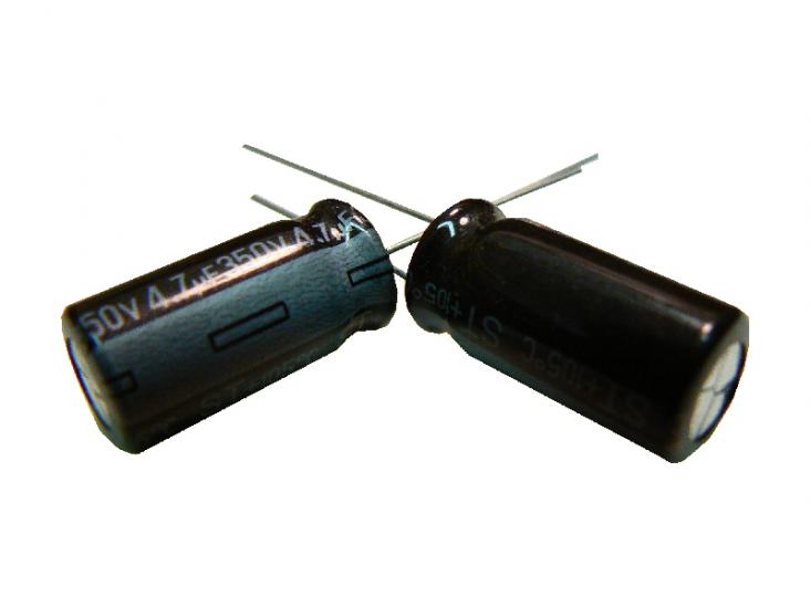 kondenzátor 4,7uF/350V 105°C
